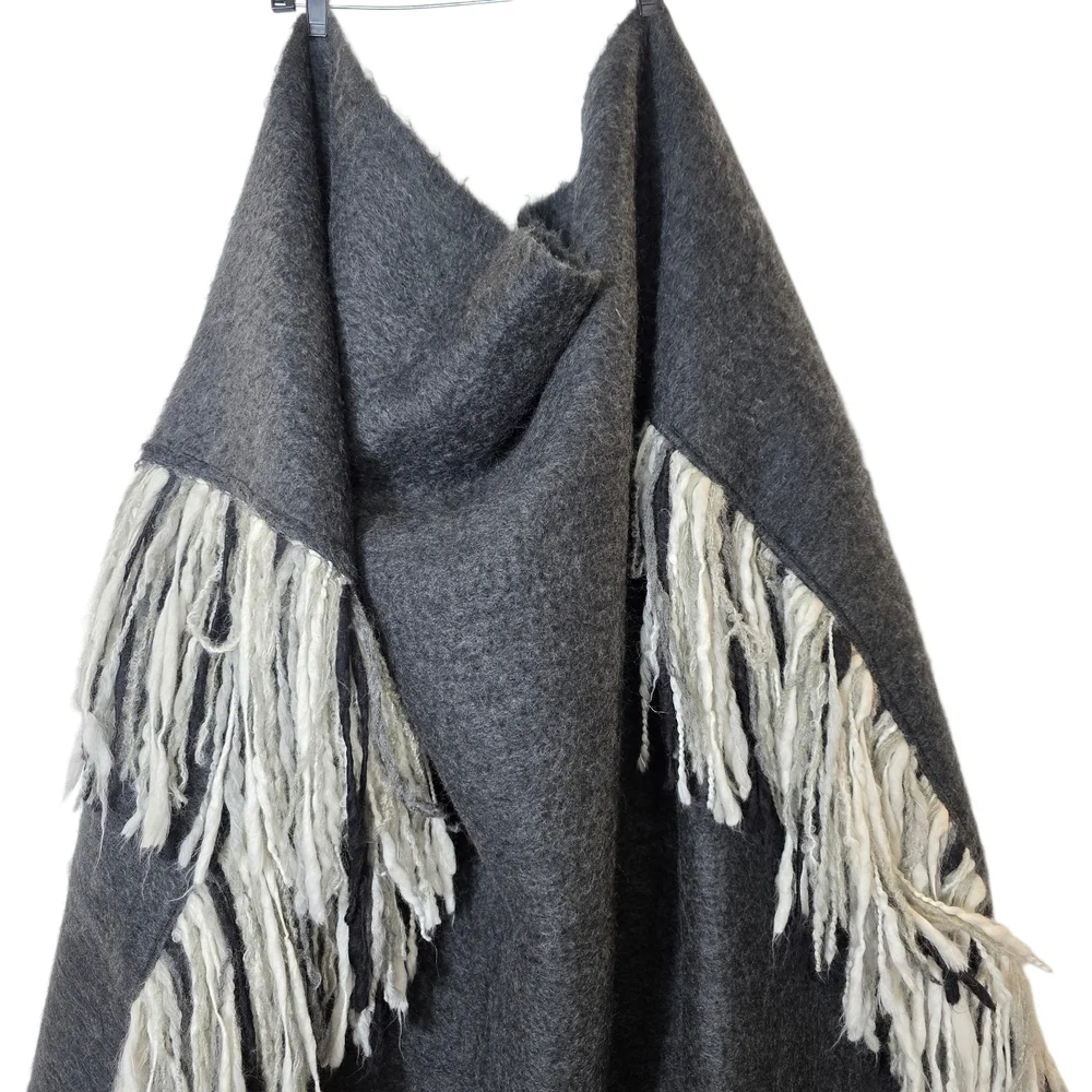 Merben Inc. handwoven Fringed hesther Black and White Throw Blanket - Picture 2 of 8